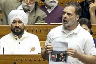 राहुल गांधी के भाषण पर लोकसभा में बवाल, स्पीकर की ओर फेंके गए कागज